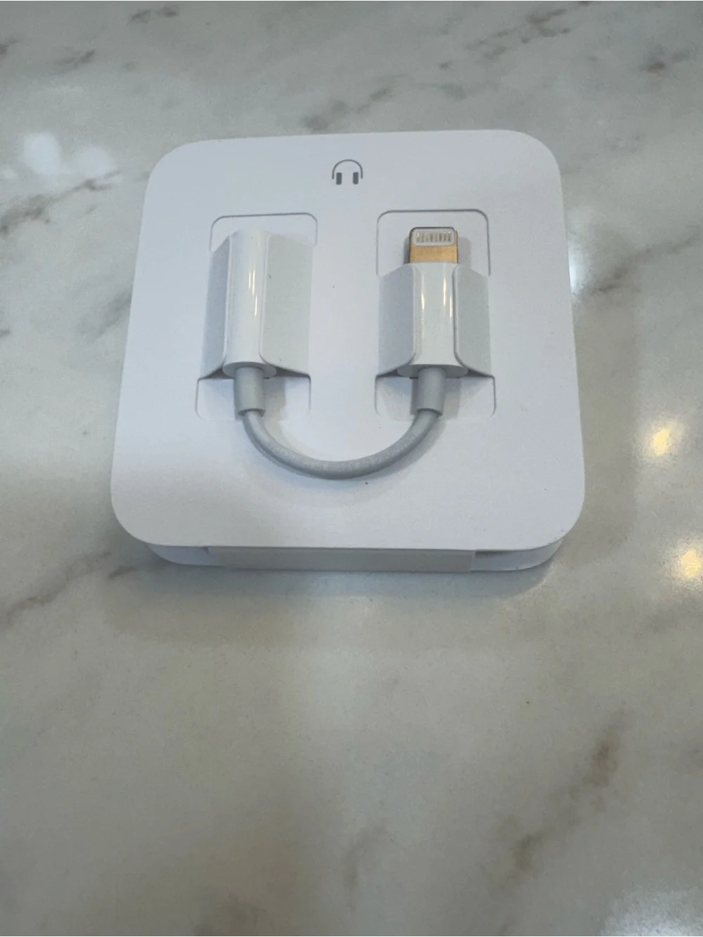 White Wired Earbuds with Lightning Connector - Comfortable Fit